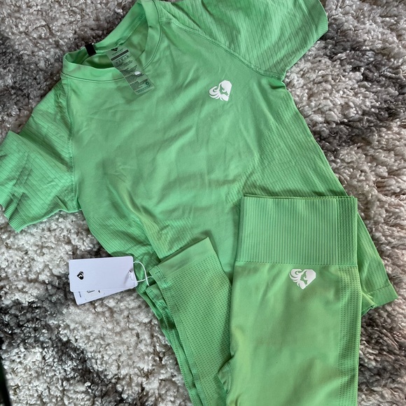 Womens Best - NWT - L - Workout Set - Green - Picture 2 of 4